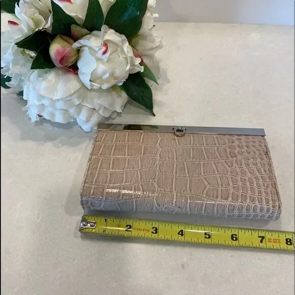 Clutch faux Alligator leather. 4 compartments 12 credit cards & zipper f… - Picture 11 of 14